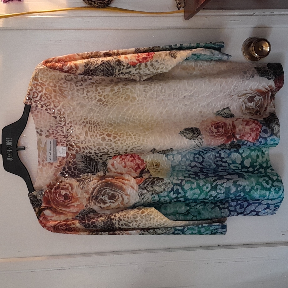 Beautiful floral animal print shirt by Alfred Dunner sz. PL